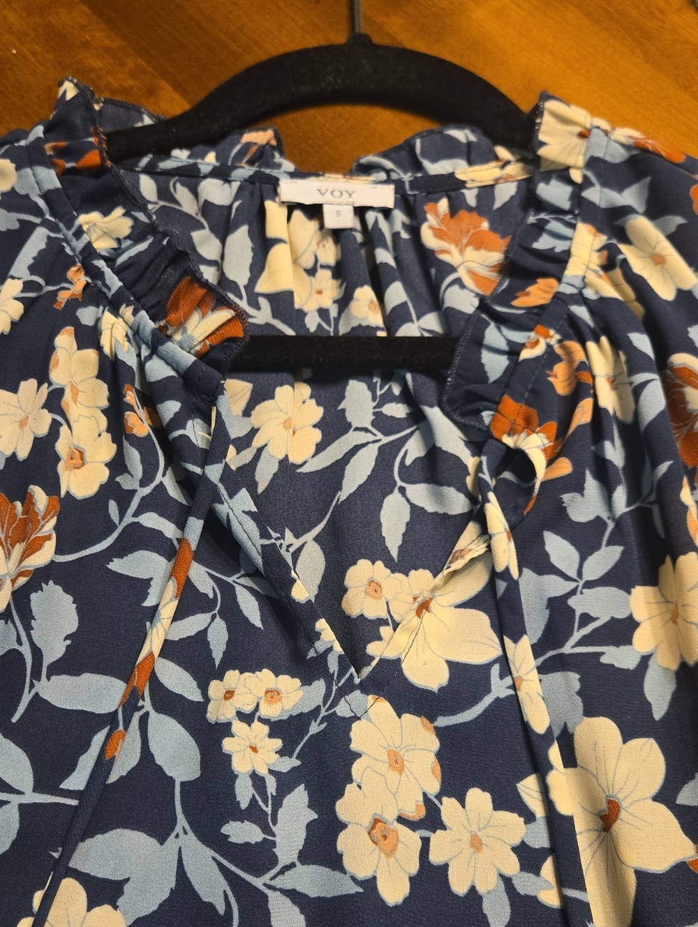 Floral Navy Blue Women's Blouse - By VOY. - Picture 4 of 4
